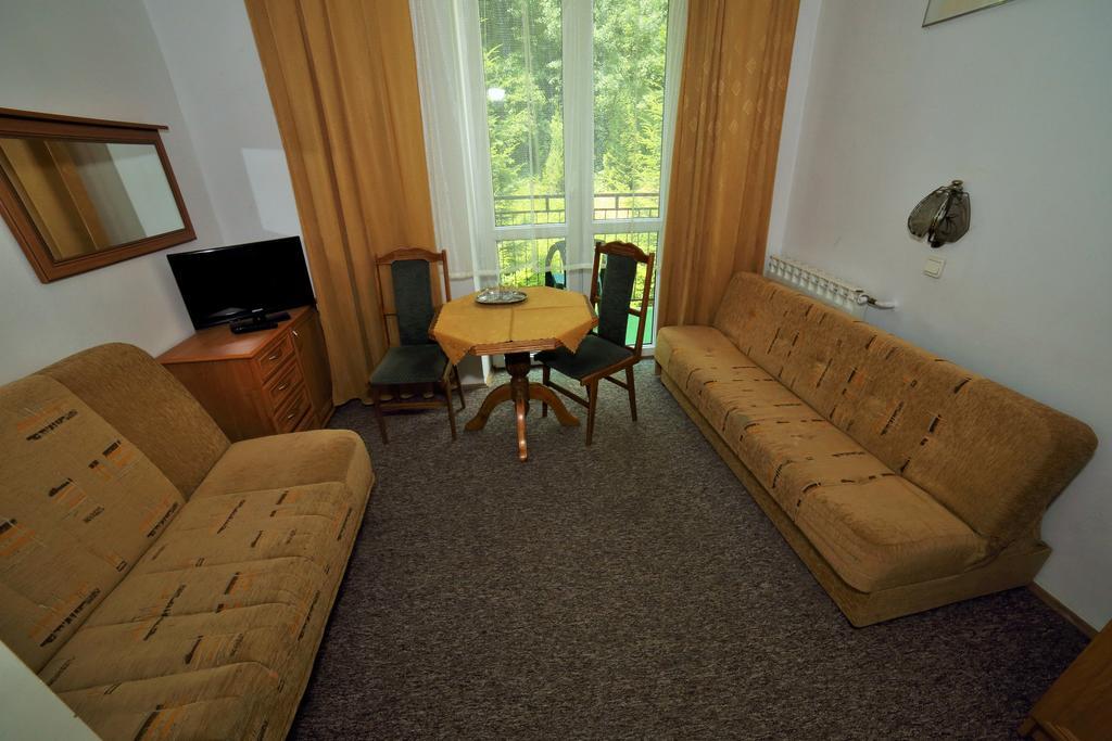 Domy Wczasowe Tryumfy Bed and Breakfast Krynica Zdroj Δωμάτιο φωτογραφία